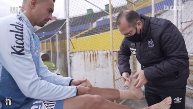Santos' last training session before LDU clash in Ecuador